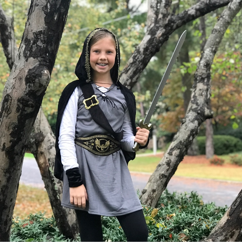 Huntress Girls size Large